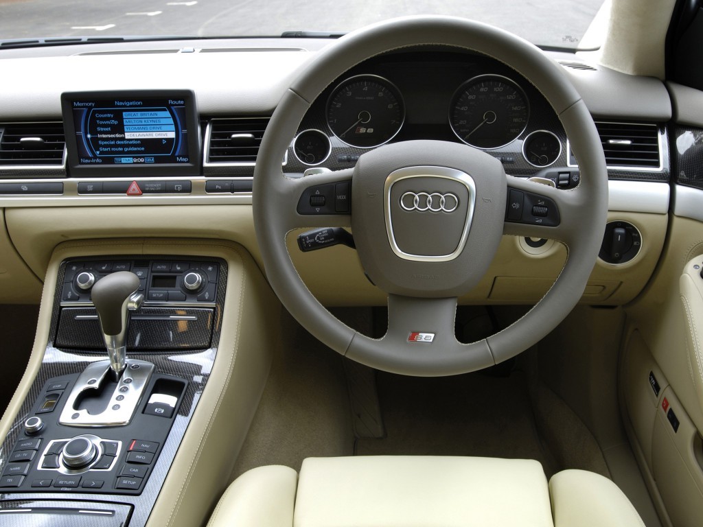 Audi S8 photo 25
