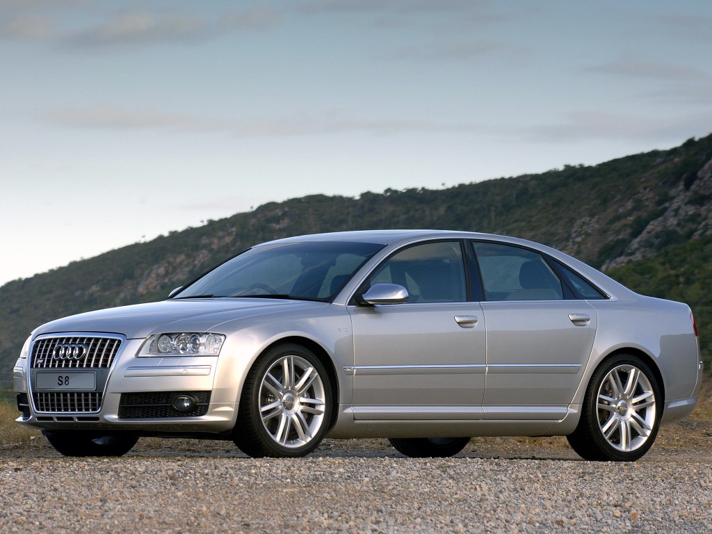 Audi S8 photo 14
