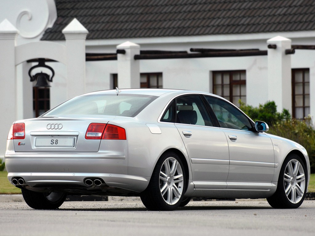 Audi S8 photo 17