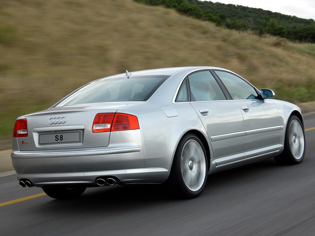 Audi S8 photo 19