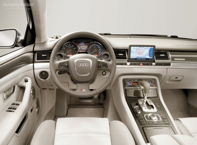 Audi S8 photo 21