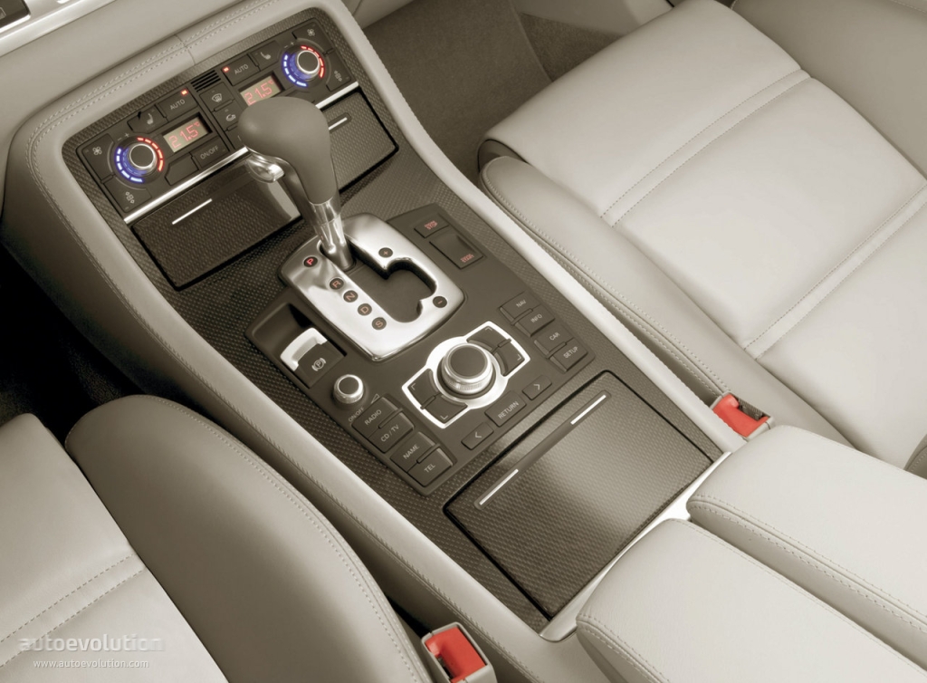 Audi S8 photo 22