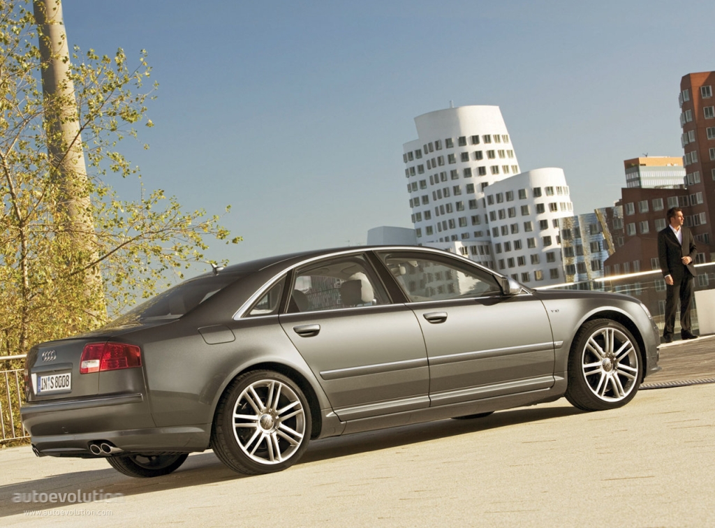 Audi S8 photo 5