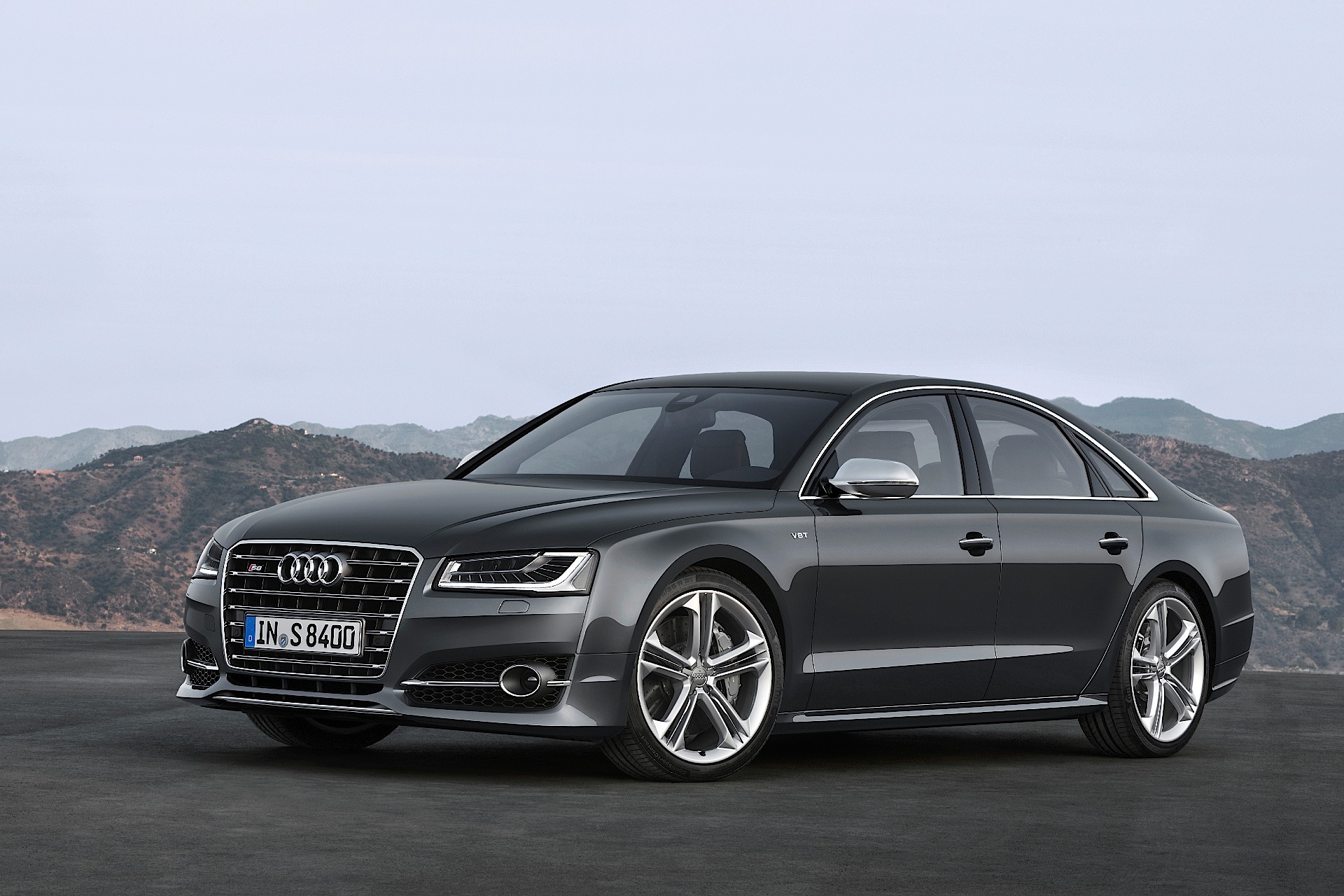 Audi S8 photo 5