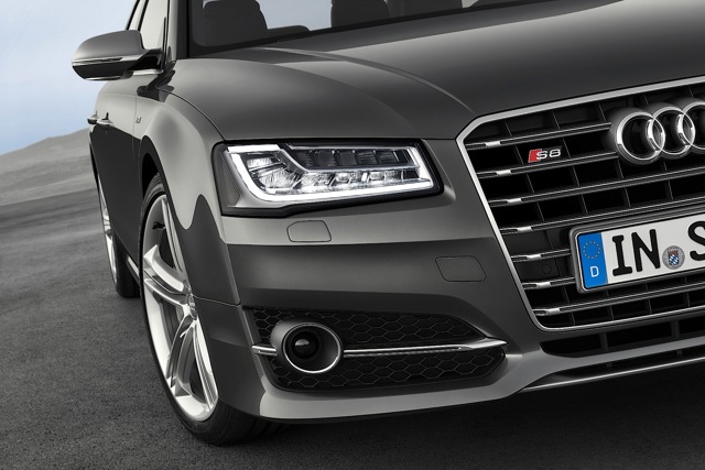 Audi S8 photo 9