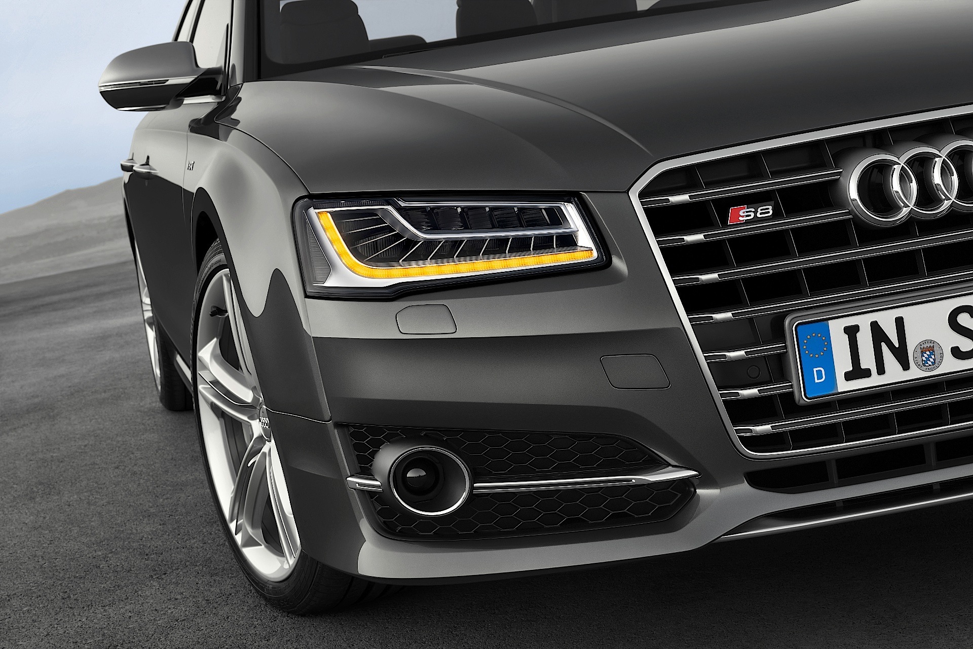 Audi S8 photo 11