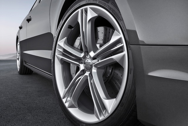 Audi S8 photo 13