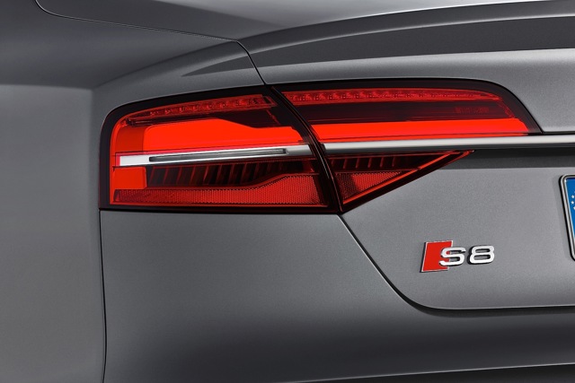 Audi S8 photo 15
