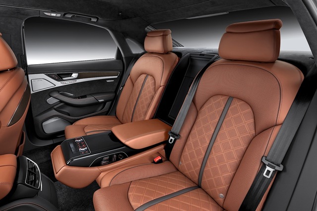 Audi S8 photo 22