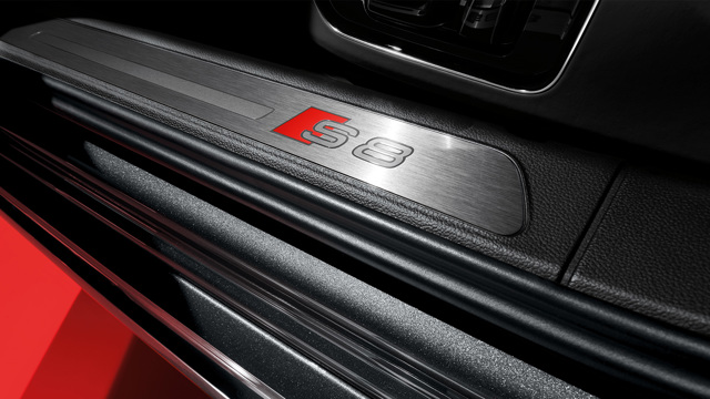 Audi S8 photo 32