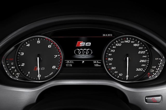 Audi S8 photo 26