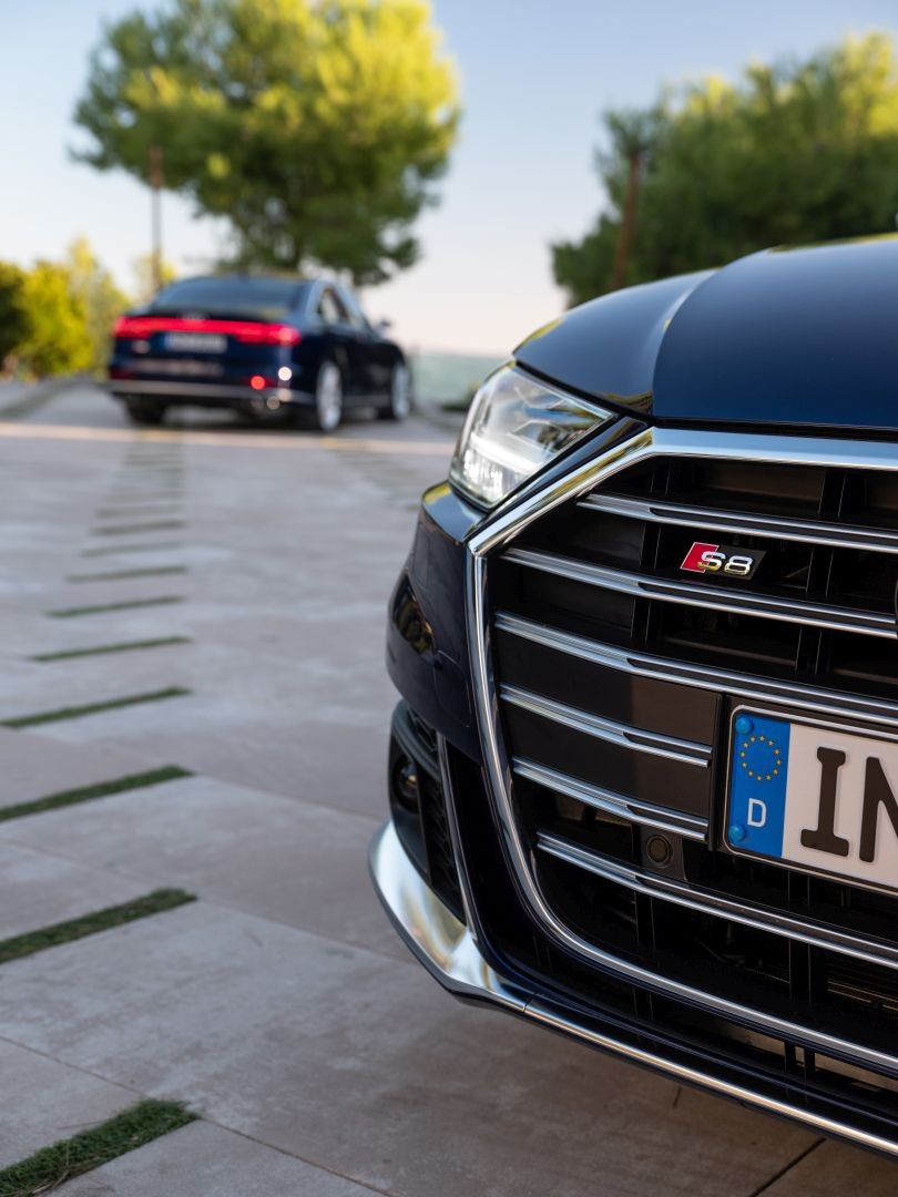 Audi S8 photo 7