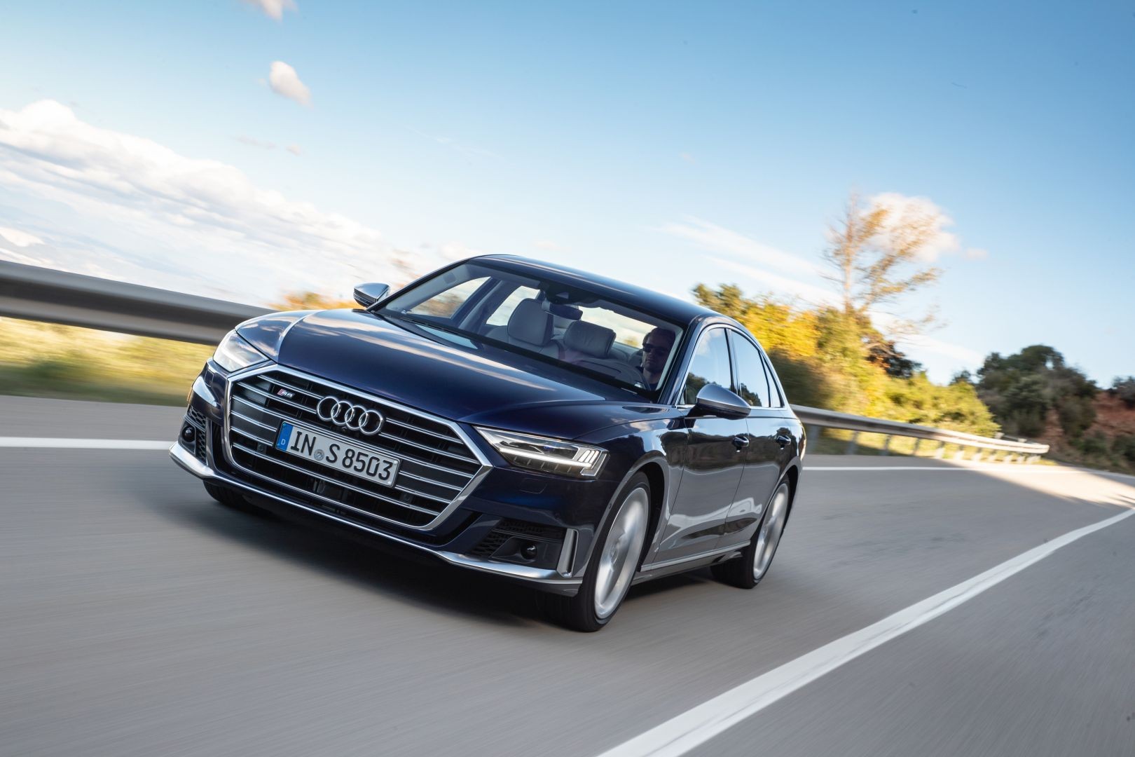 Audi S8 photo 9