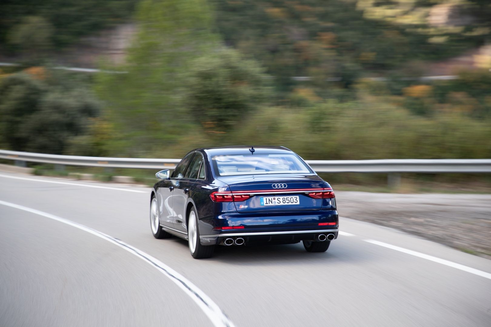Audi S8 photo 24