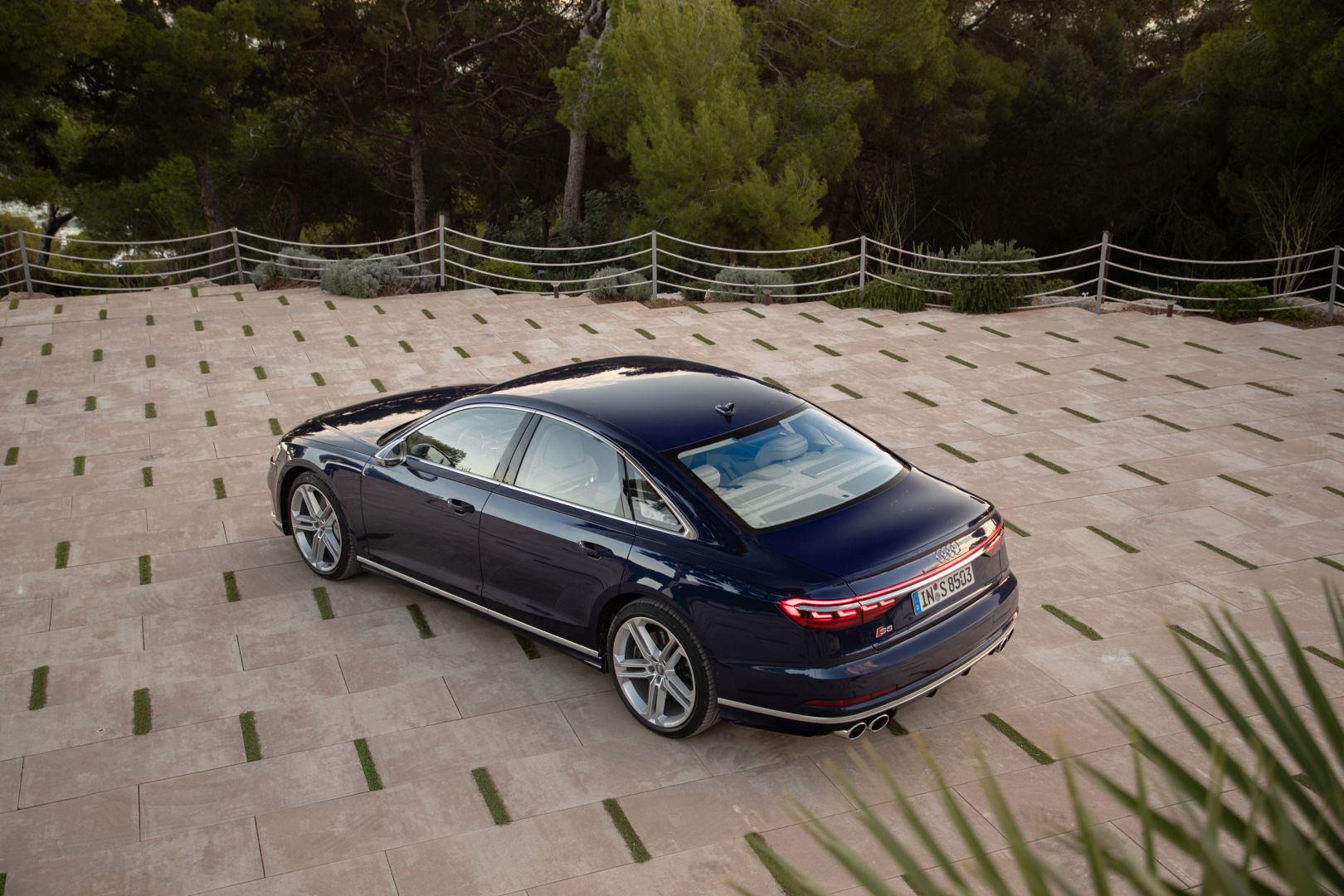 Audi S8 photo 28