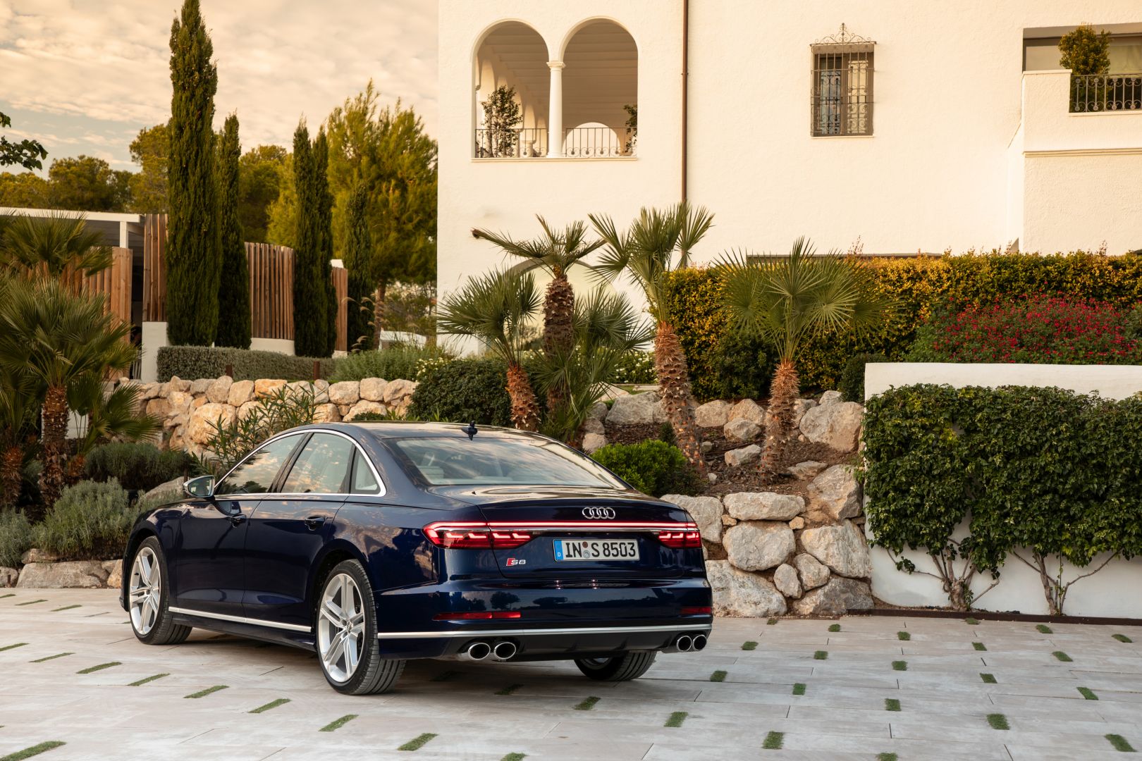Audi S8 photo 47