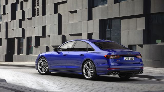 Audi S8 photo 4