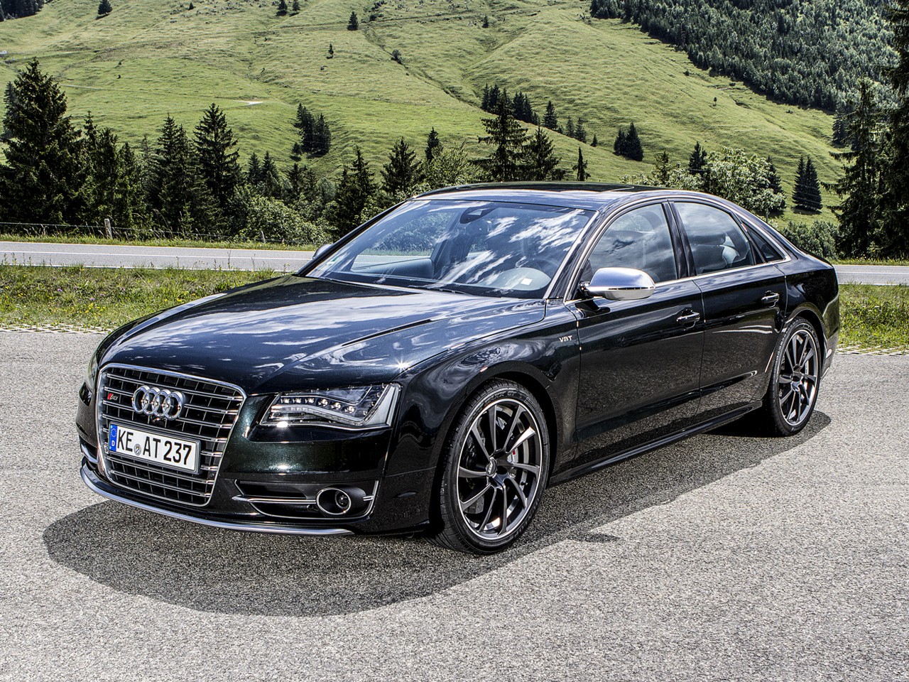 Audi S8 photo 11