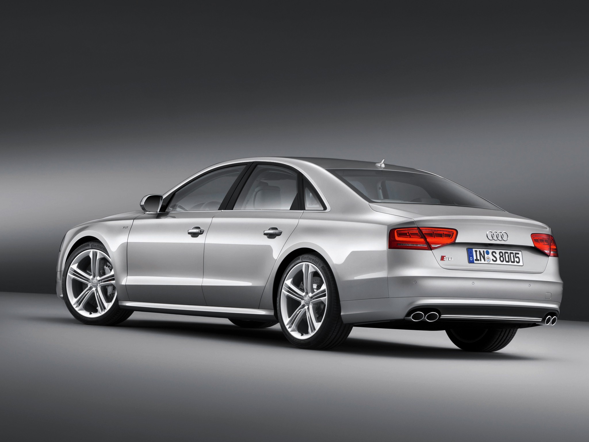 Audi S8 photo 14