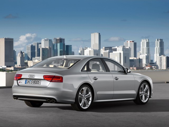 Audi S8 photo 16