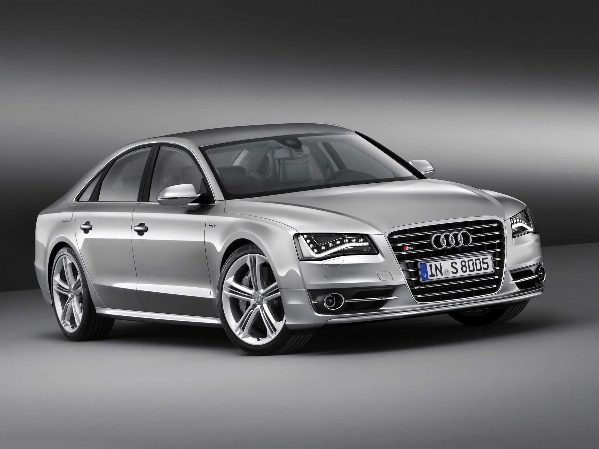 Audi S8 photo 17