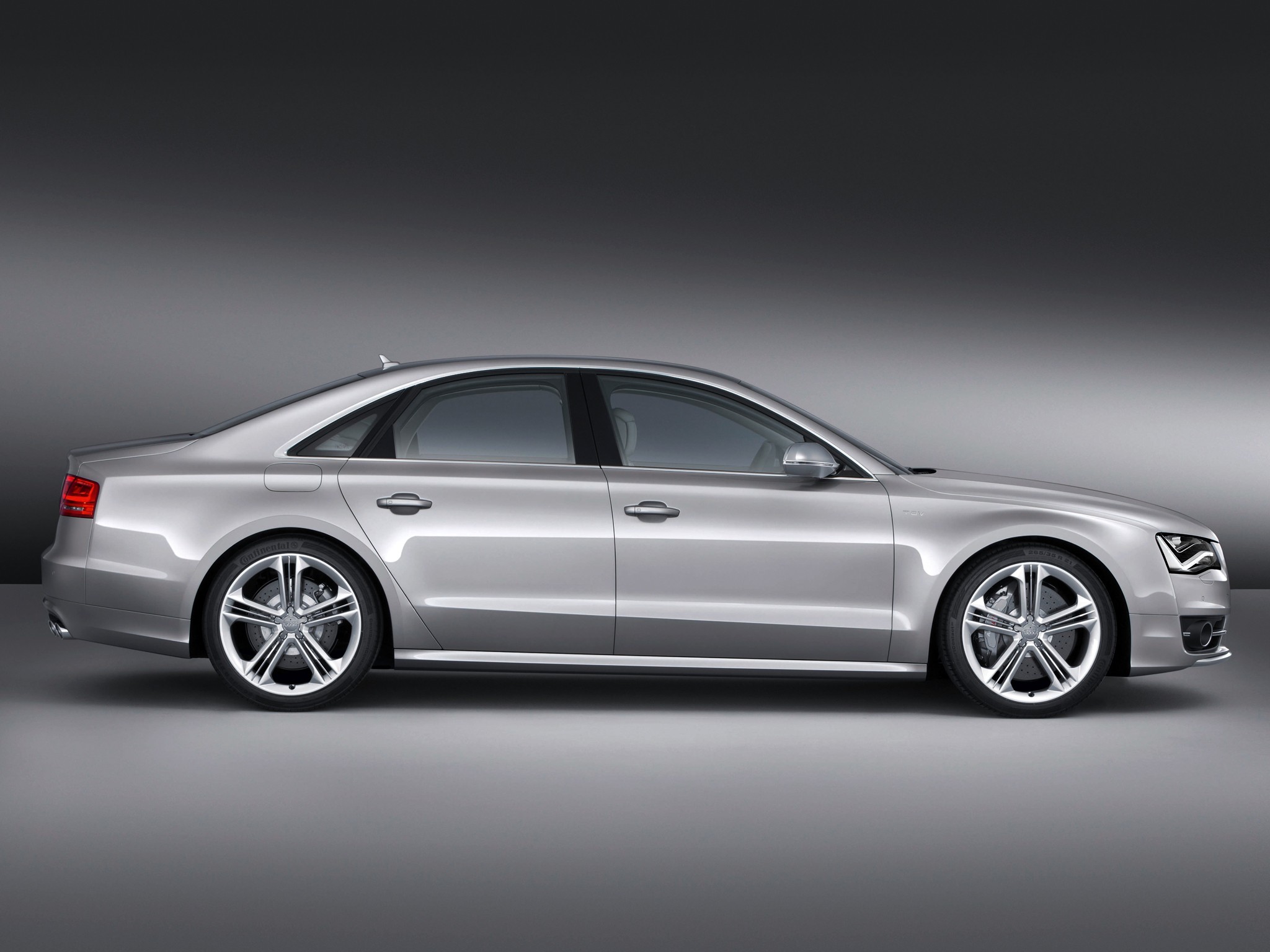 Audi S8 photo 18
