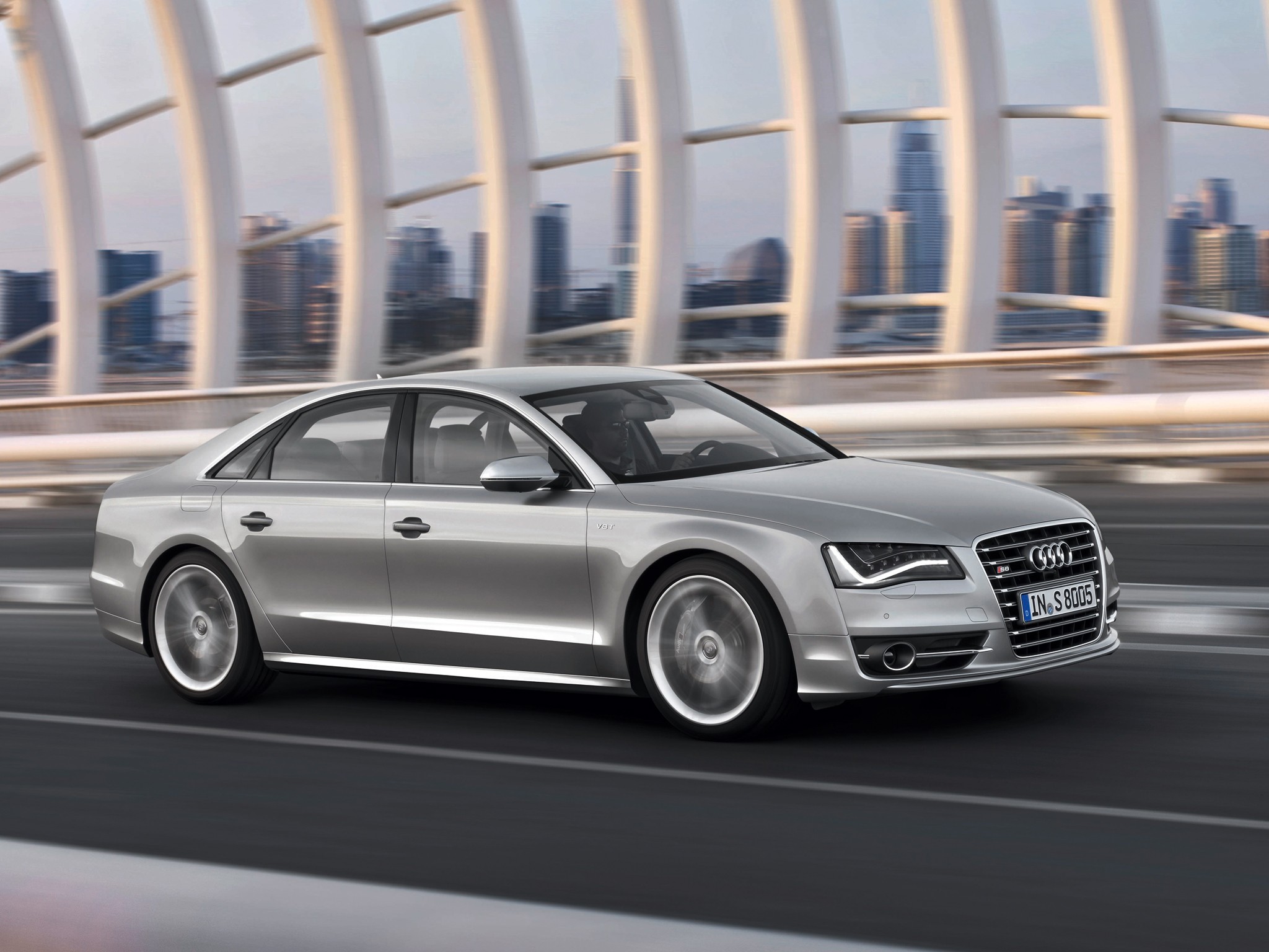 Audi S8 photo 19
