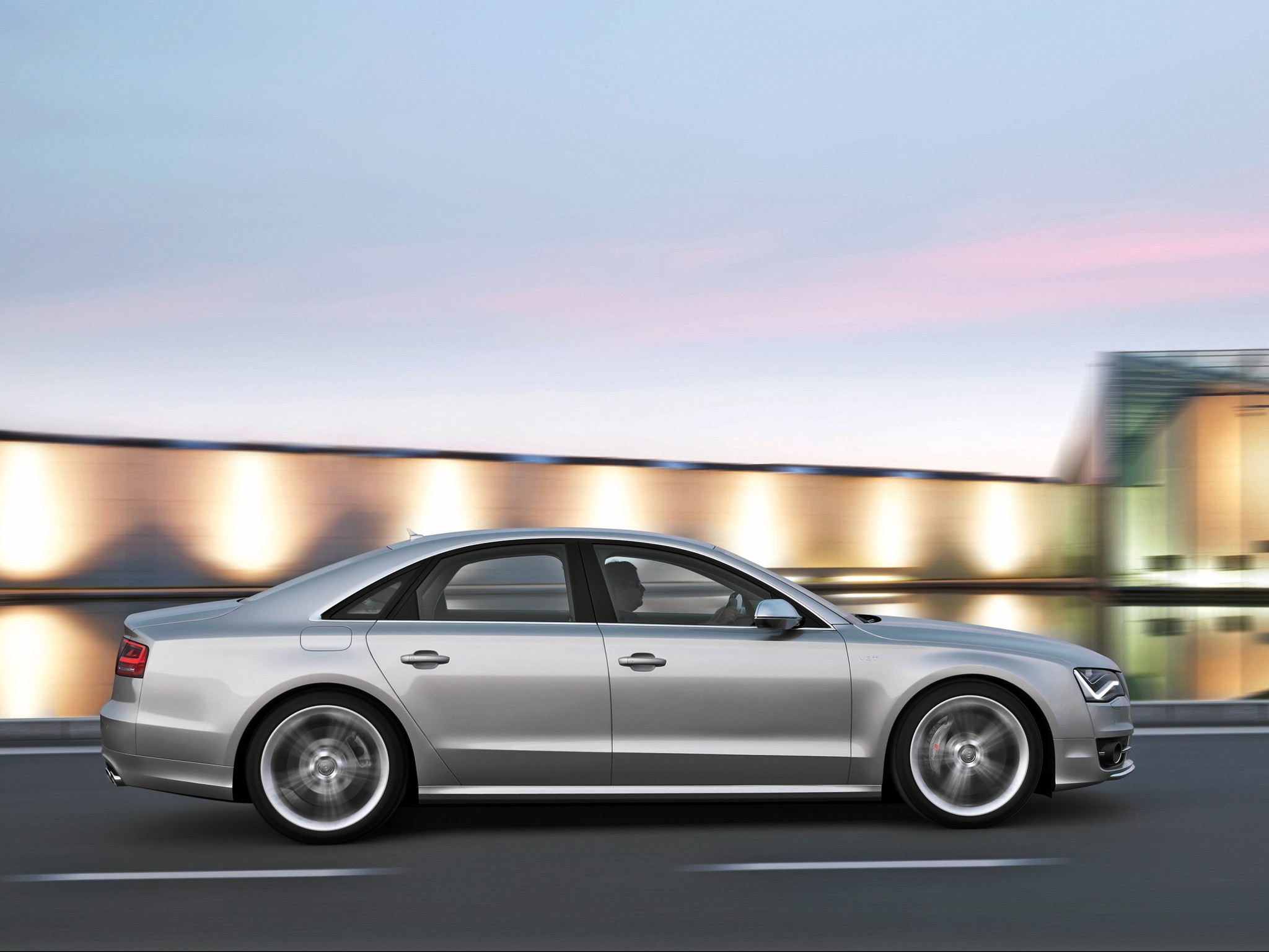 Audi S8 photo 20