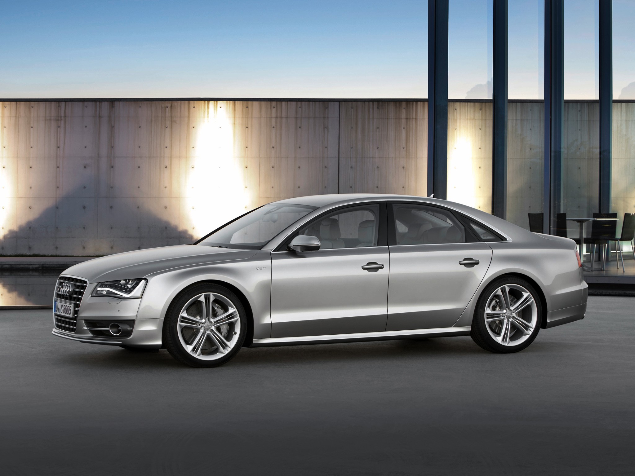 Audi S8 photo 22