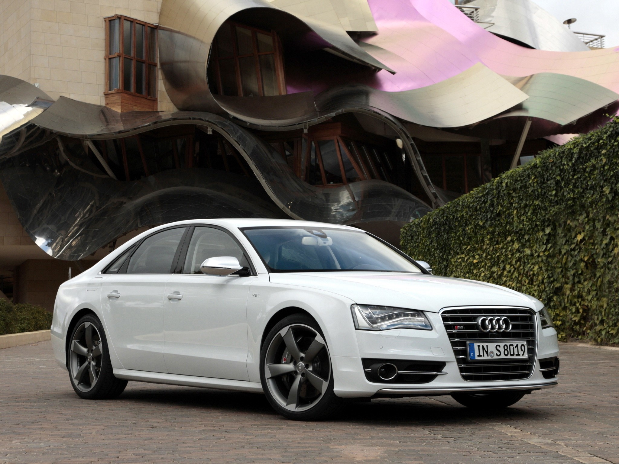 Audi S8 photo 24