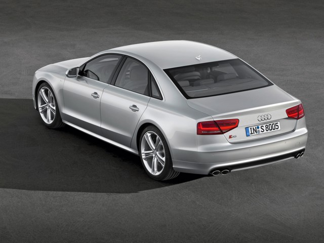 Audi S8 photo 27