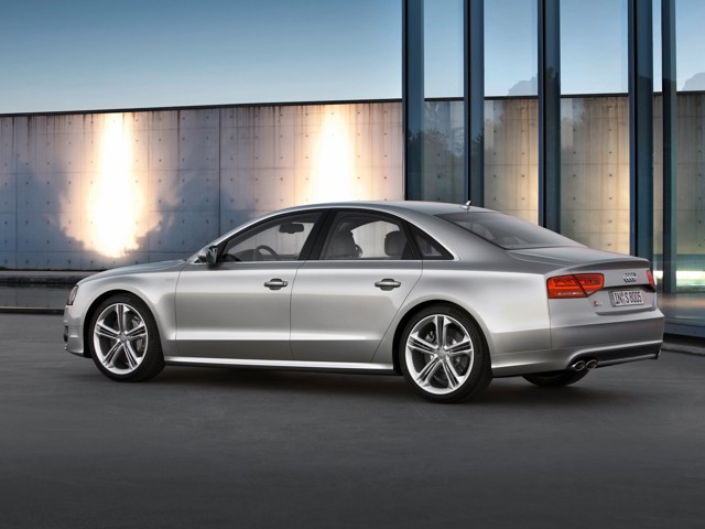 Audi S8 photo 29