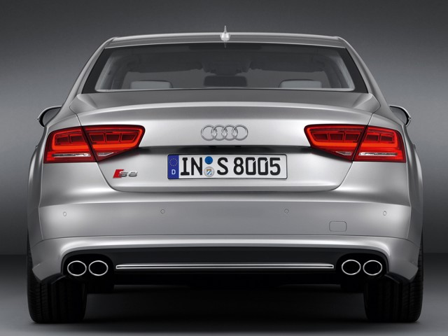 Audi S8 photo 31