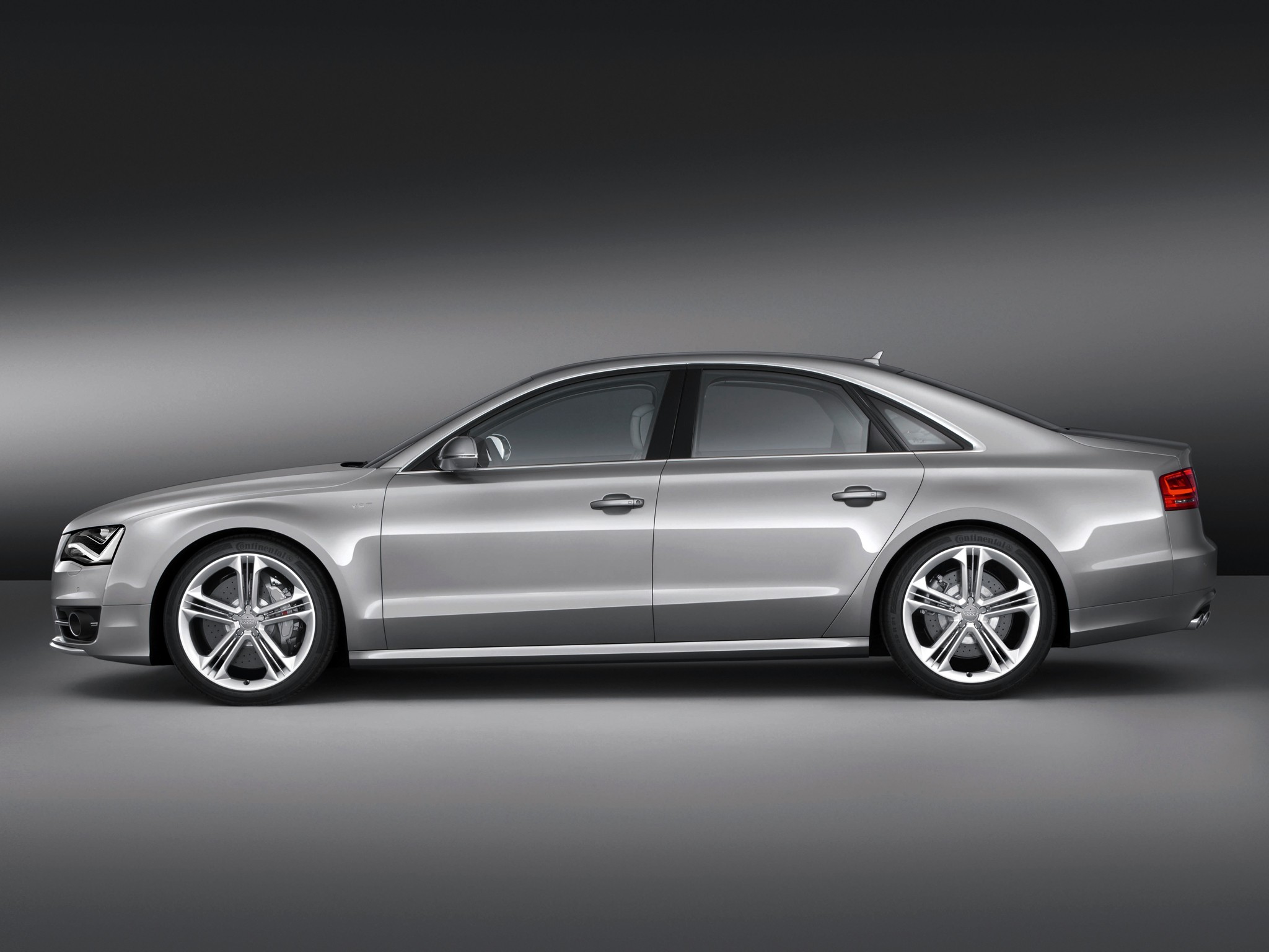 Audi S8 photo 32