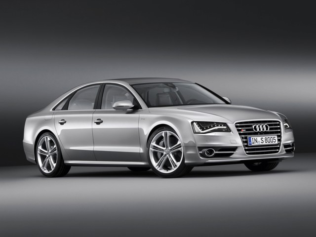 Audi S8 photo 33