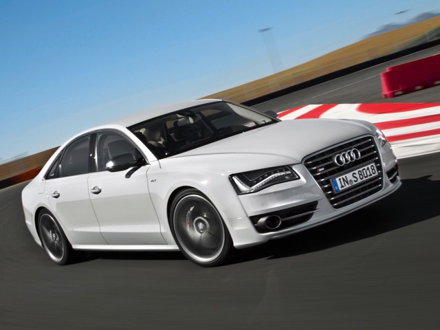 Audi S8 photo 34