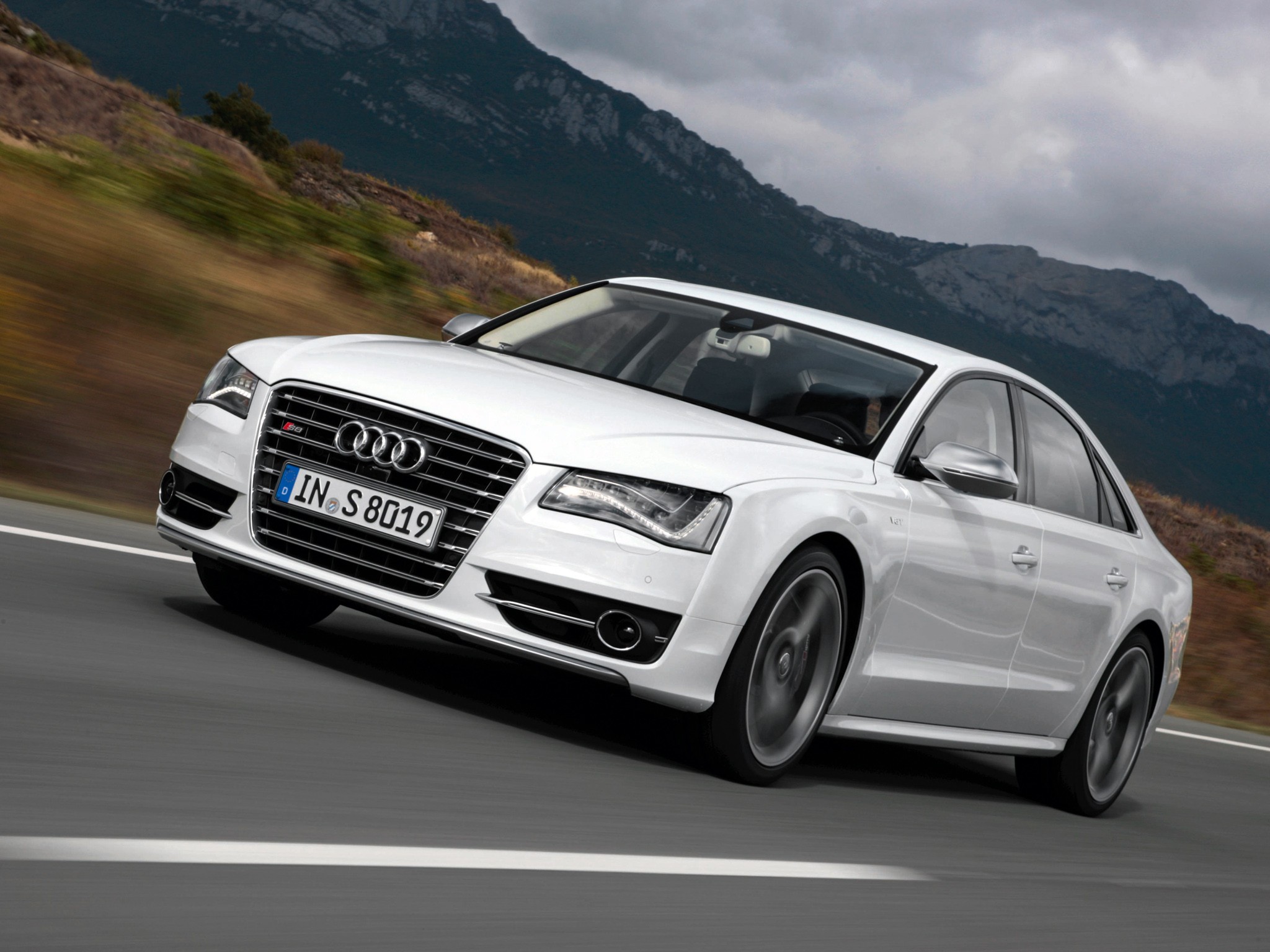 Audi S8 photo 35