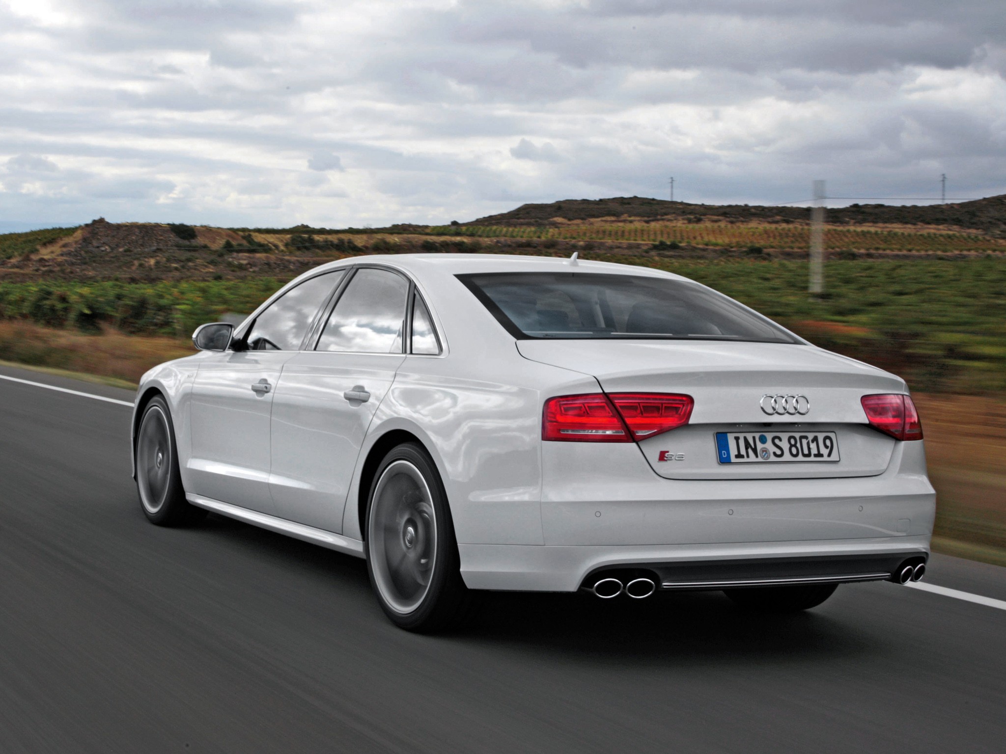 Audi S8 photo 36