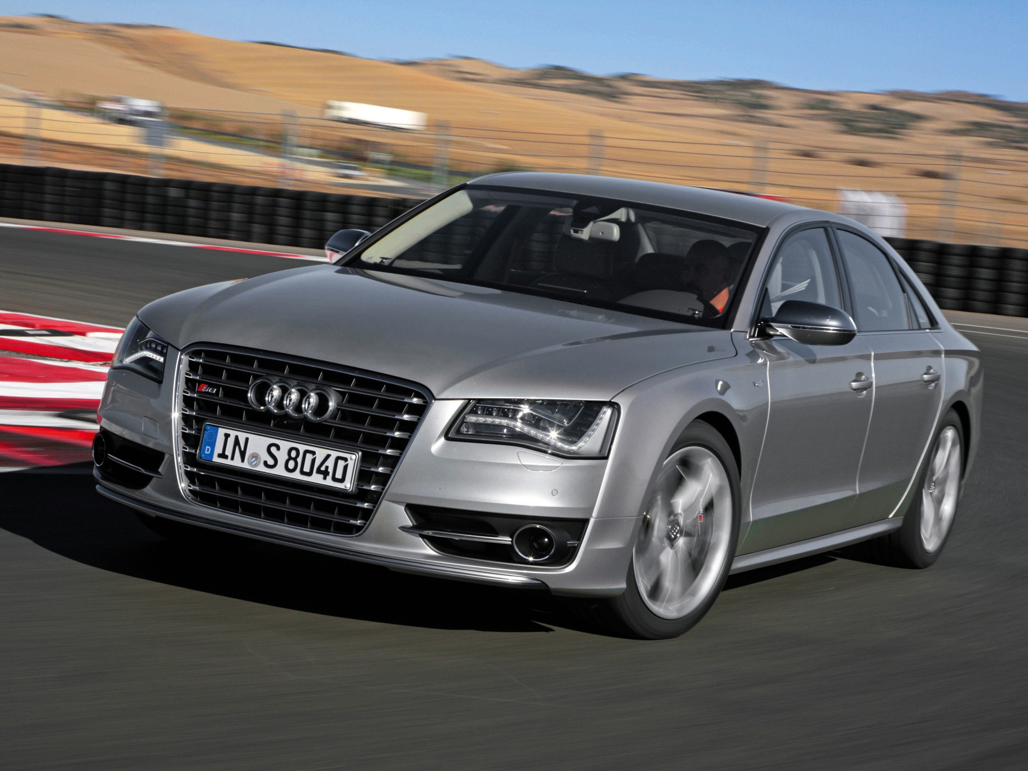 Audi S8 photo 37