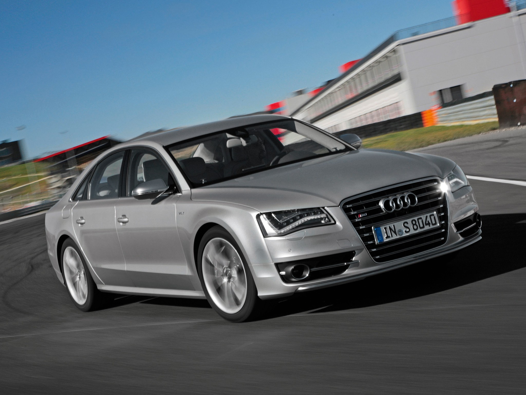 Audi S8 photo 38