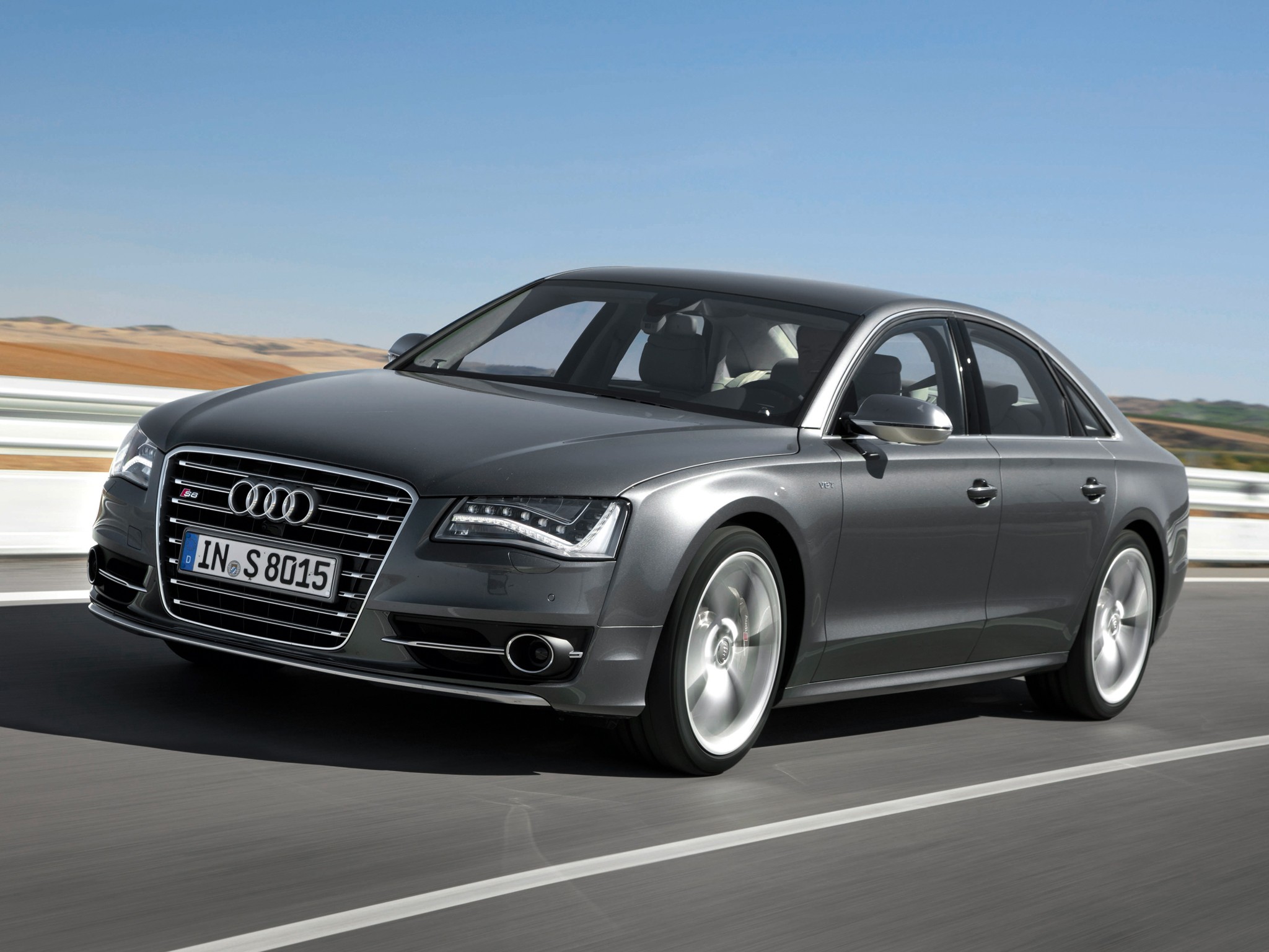 Audi S8 photo 39