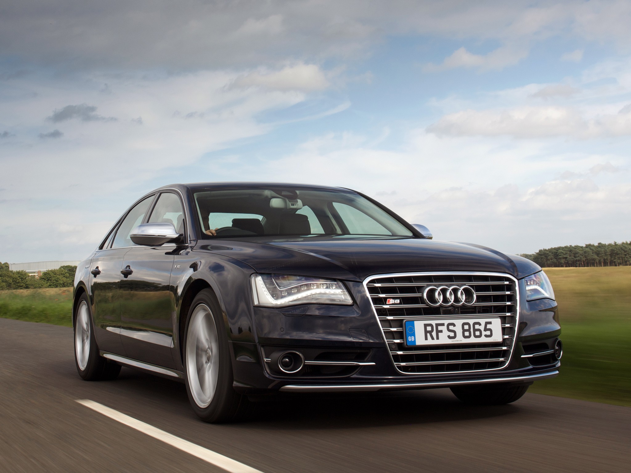Audi S8 photo 40