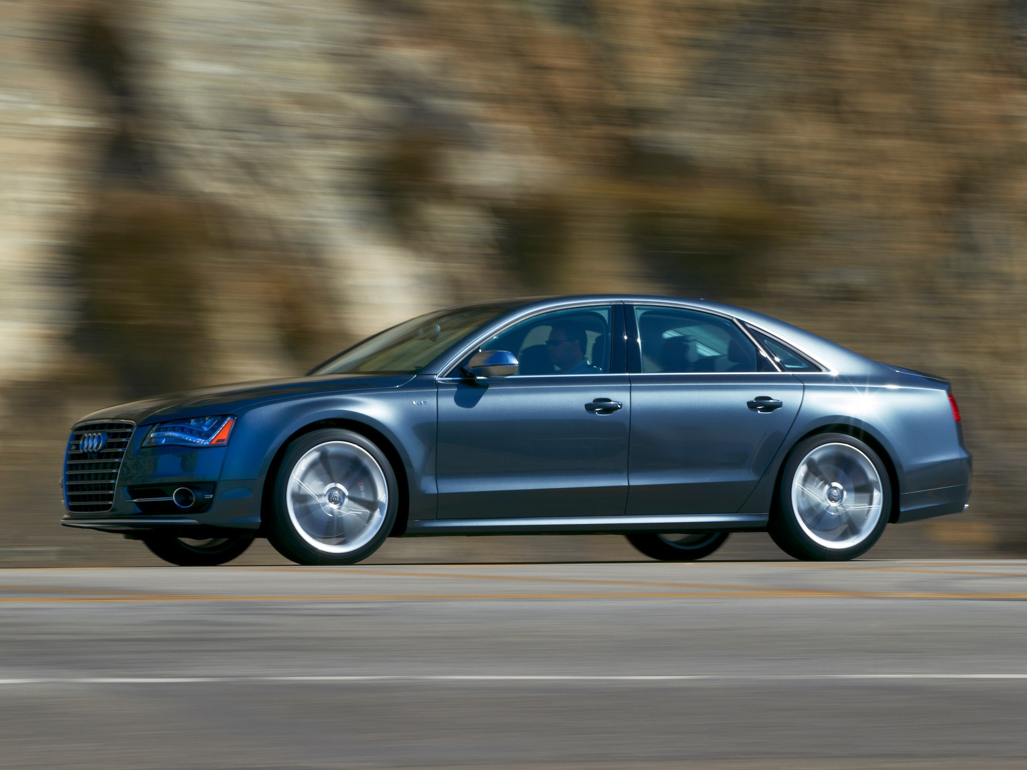 Audi S8 photo 45