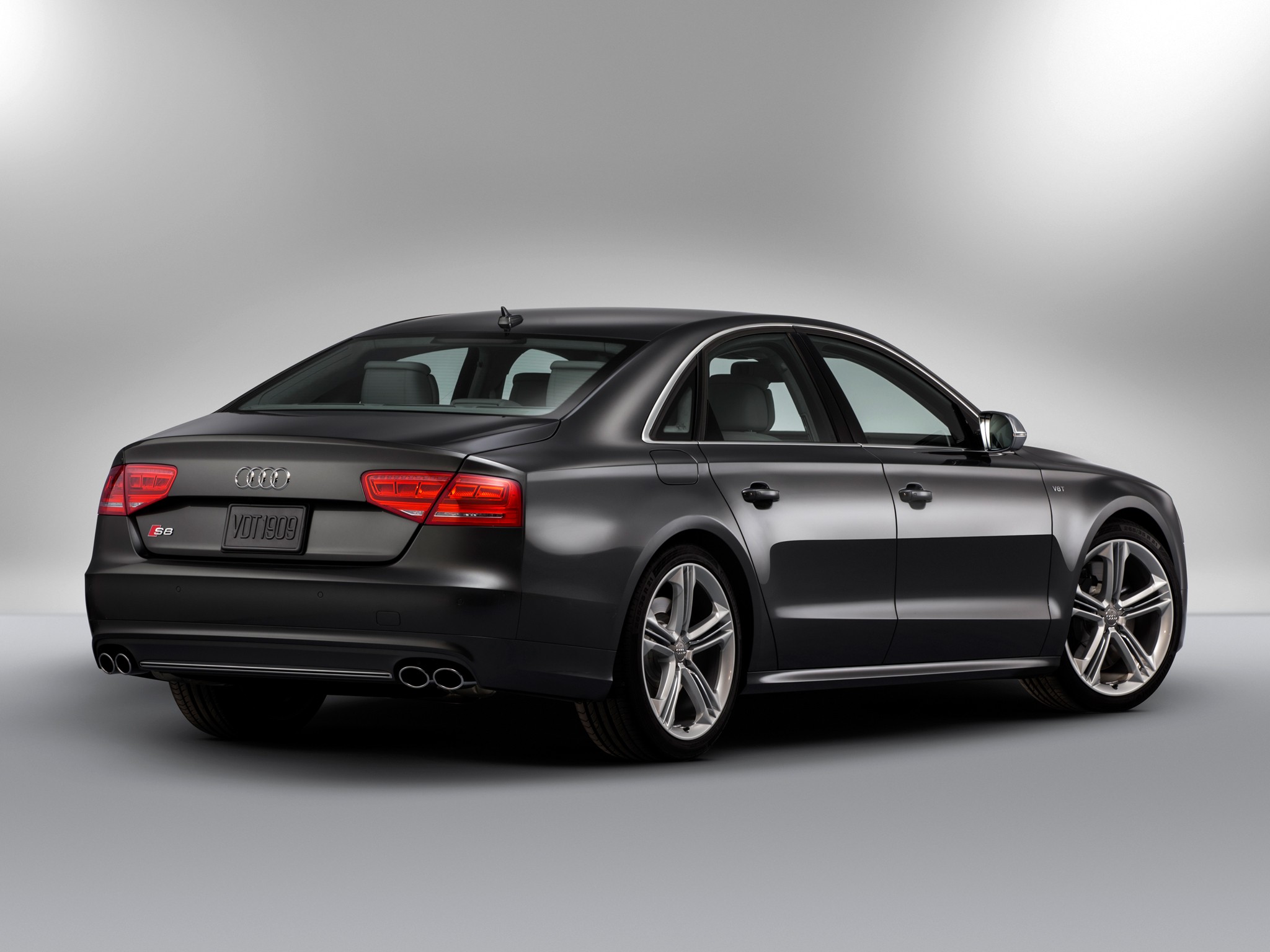 Audi S8 photo 47