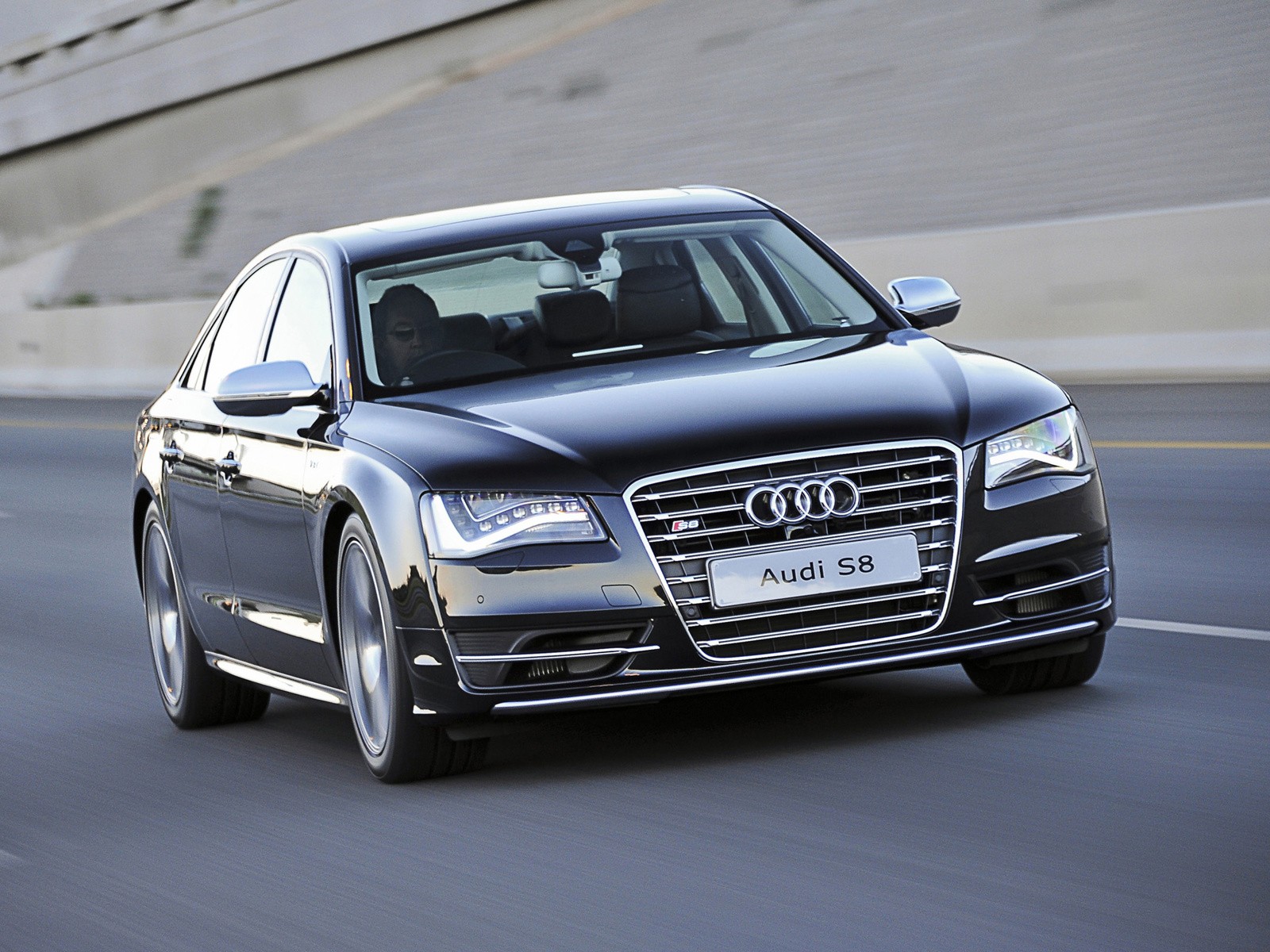 Audi S8 photo 49