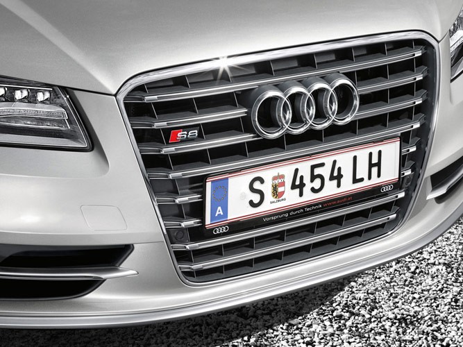 Audi S8 photo 7