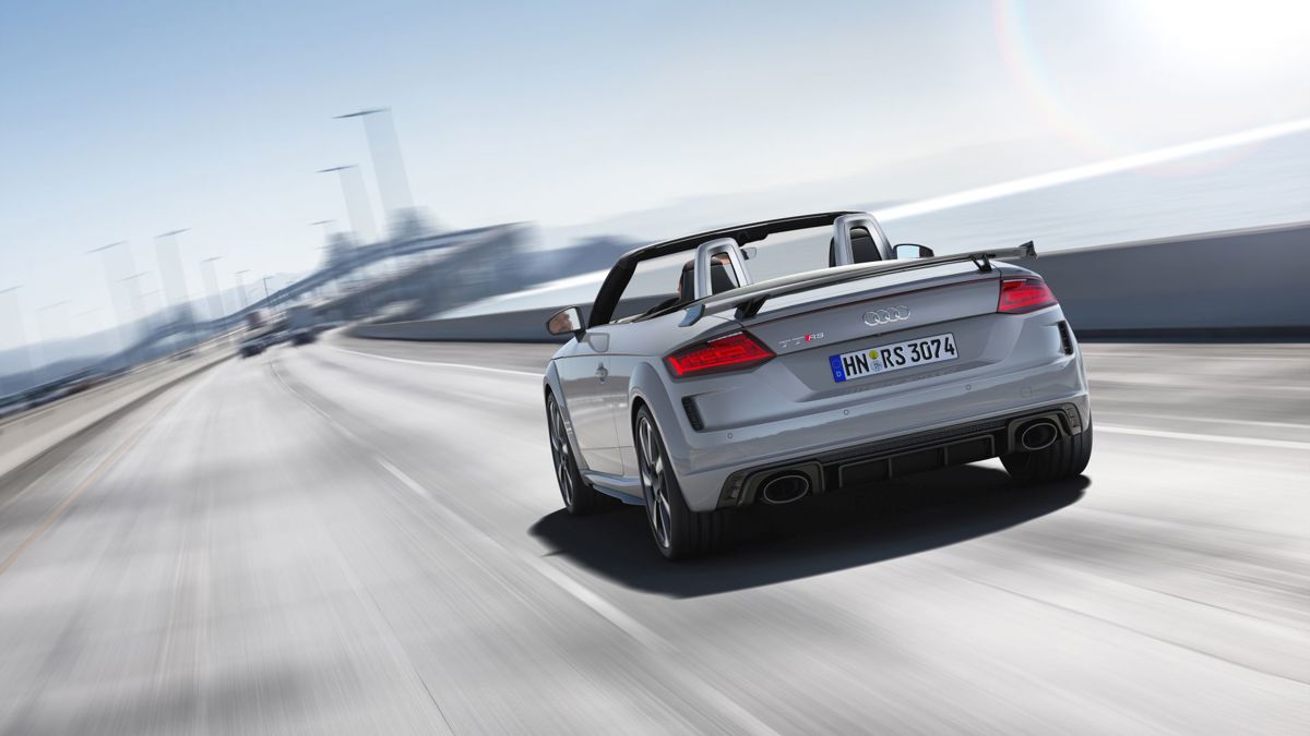 Audi AUDI TT RS Plus Roadster 2.5L TFSI quattro 6MT (360 HP)