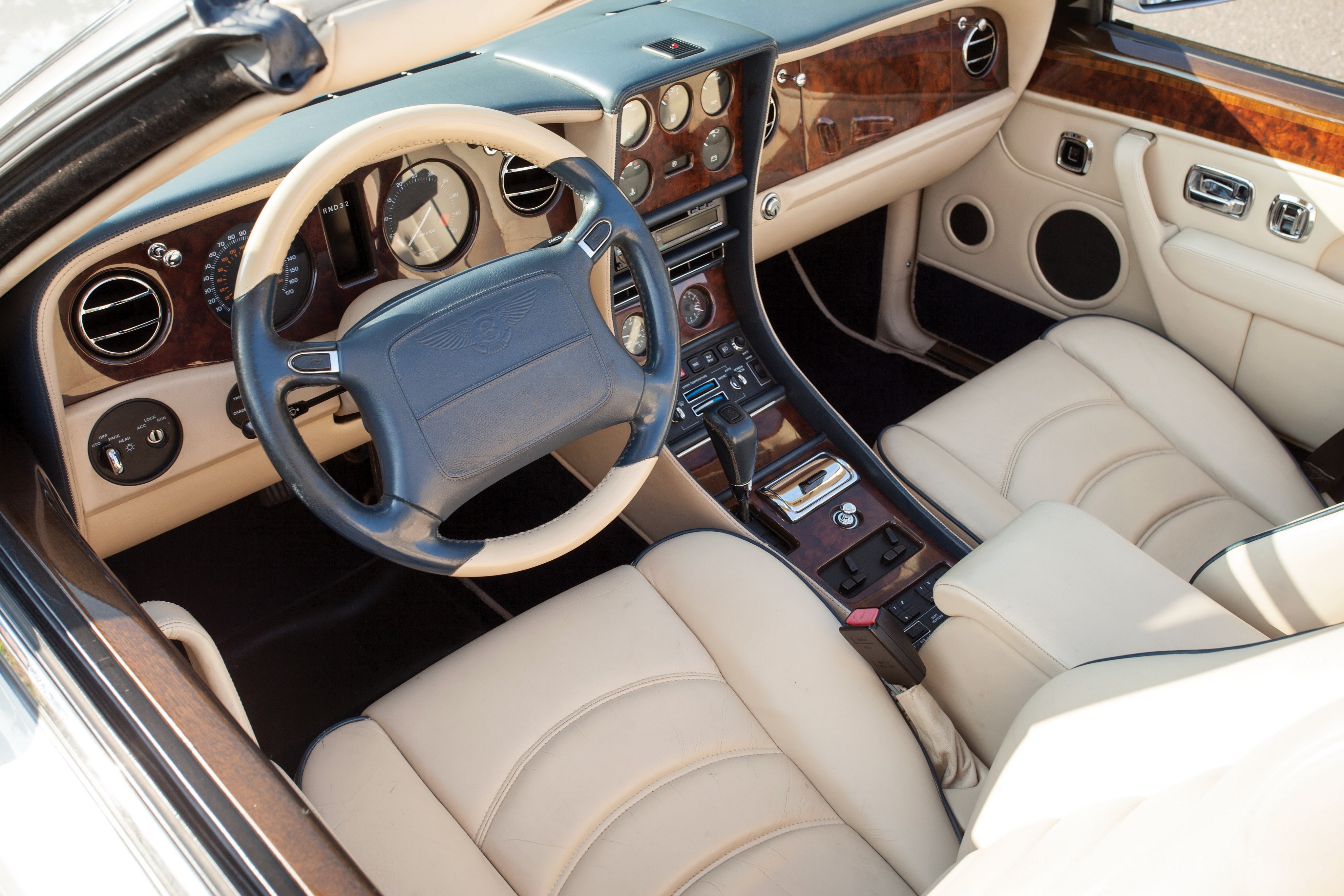 Bentley Azure photo 38