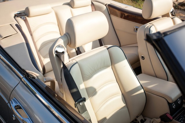 Bentley Azure photo 40