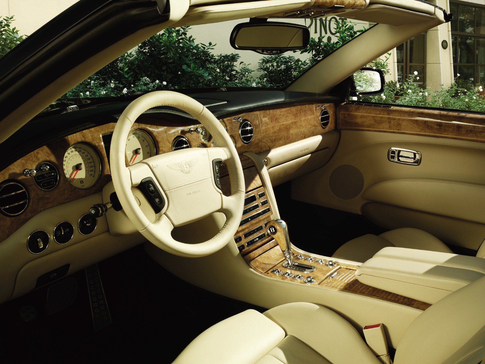 Bentley Azure photo 40